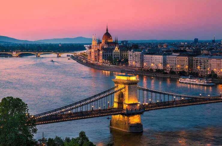 Budapest và câu chuyện về những đôi giày bên bờ sông Danube