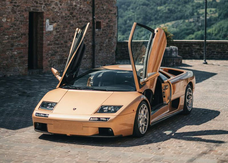 Lamborghini Diablo định nghĩa lại phân khúc siêu xe như thế nào?