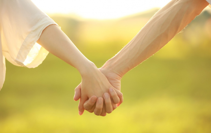 Lần đầu hẹn hò có nên nắm tay? 3 điều cần lưu ý để buổi hẹn ý nghiac