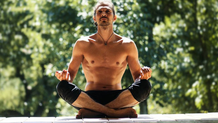 Kết hợp yoga và thiền chánh niệm để nuôi dưỡng tâm hồn khỏe mạnh