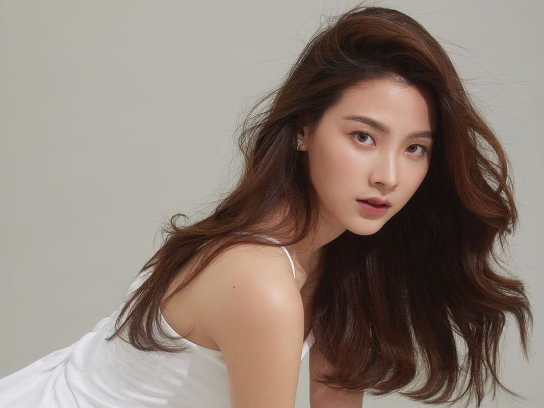 15 kiểu tóc dài xoăn sóng đẹp nhẹ nhàng chuẩn style Hàn Quốc