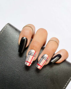 nail burberry 31