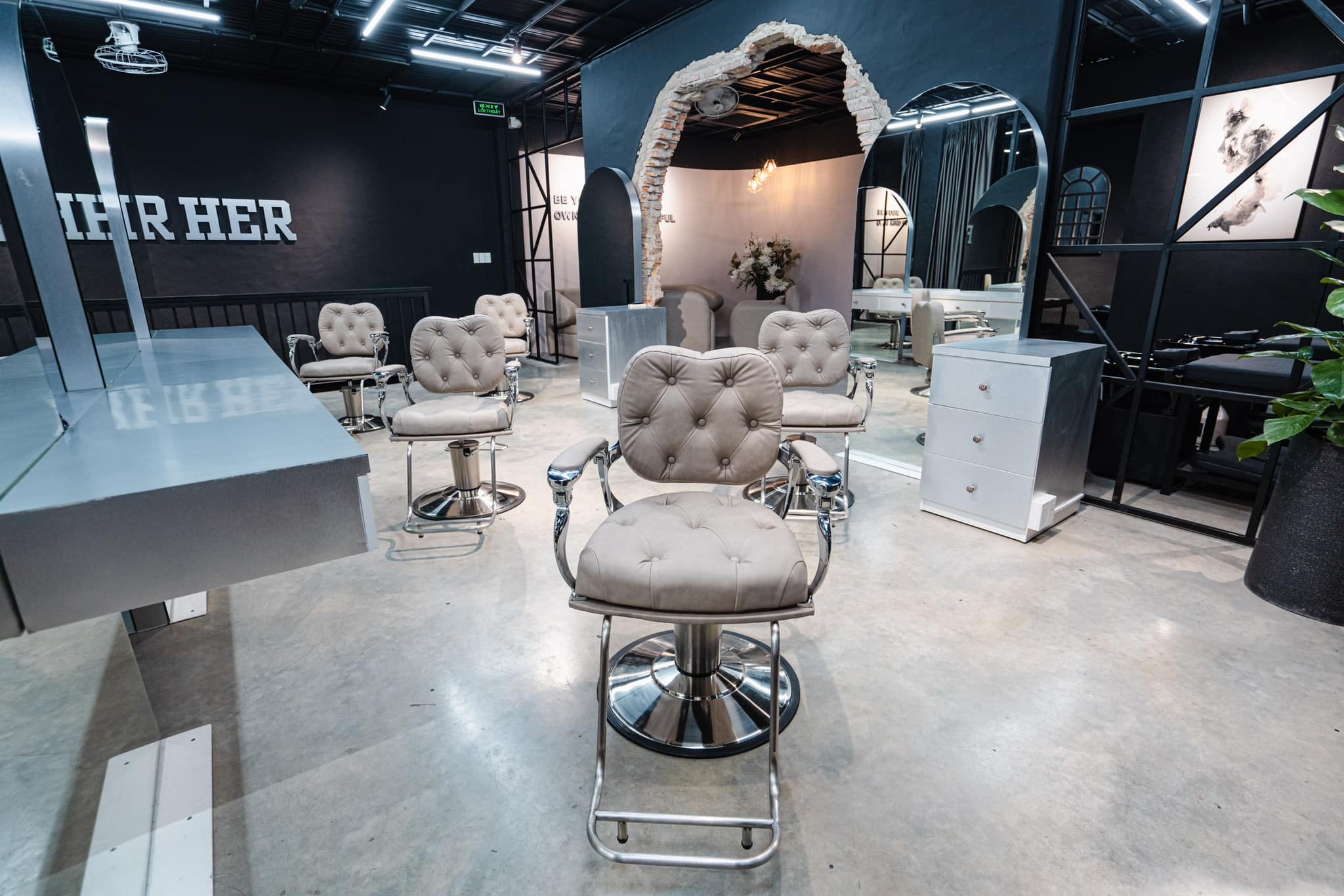 Lion Decor – Ghế Barber Cao Cấp | Ghế Cắt Tóc Nam – Nội Thất Barber Chuyên Nghiệp