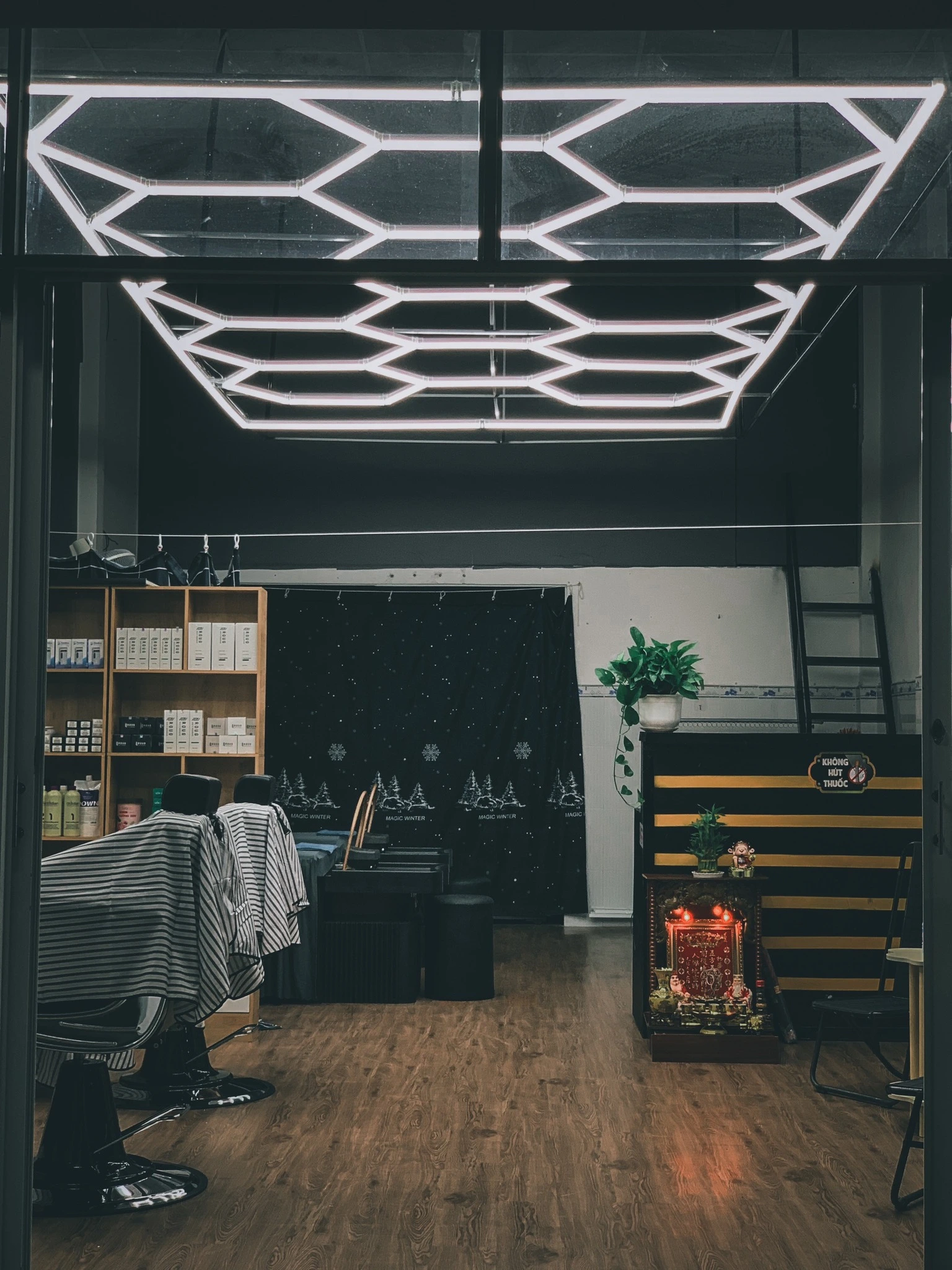 thiet ke barber lion decor barber shop ha noi 1