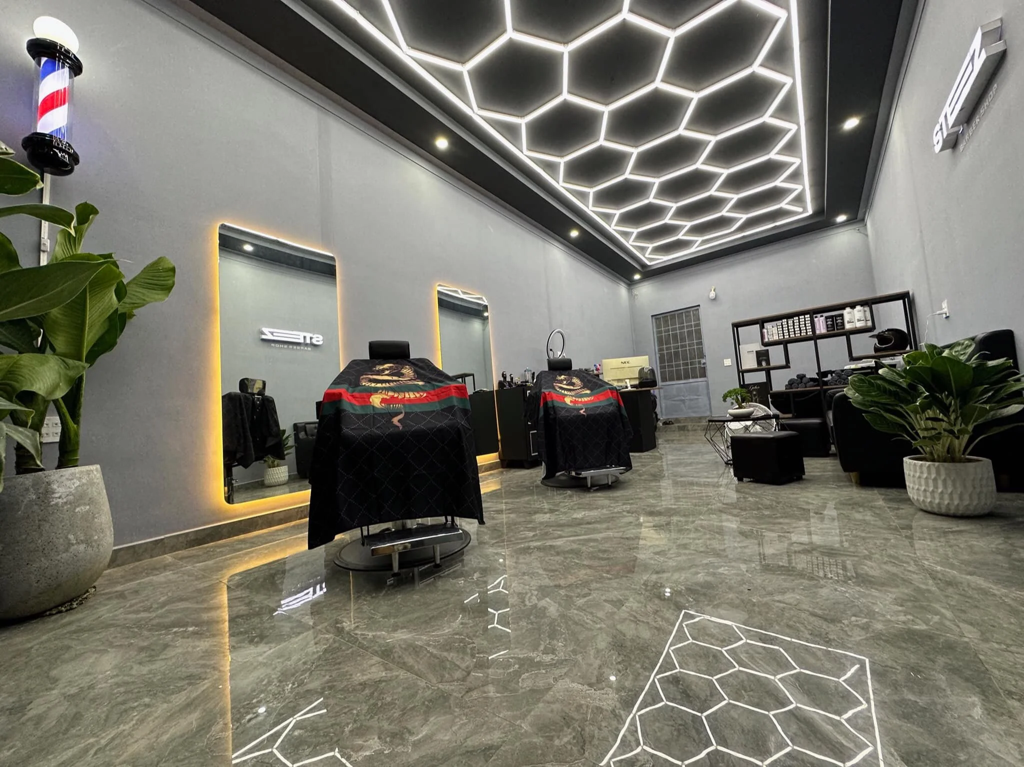 Decor Barber Shop Lâm Đồng – Mẫu Trang Trí Tiệm Tóc Đẹp Nhất 2025 1 thiet ke barber lion decor barber shop da lat 1