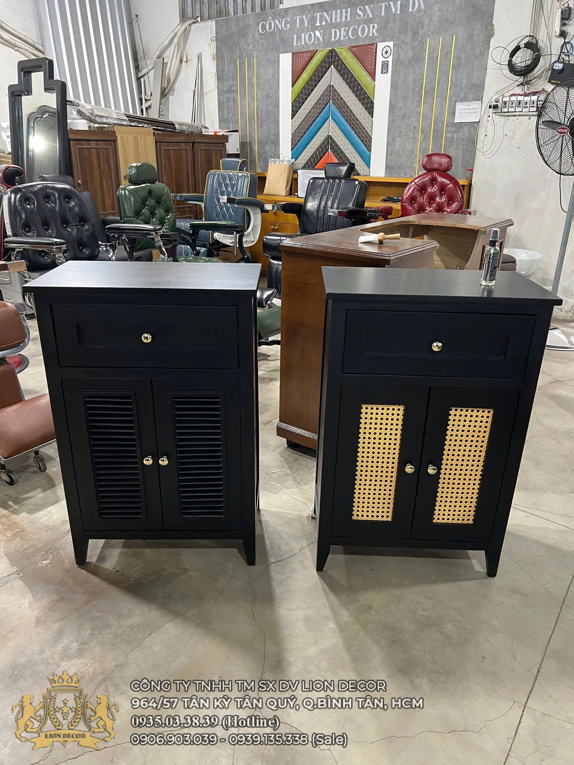 Tủ Cạnh Gương Barber Cửa Đan Mây – Thiết Kế Theo Yêu Cầu 2 tu-dung-cu-barber-chuyen-nghiep.jpg