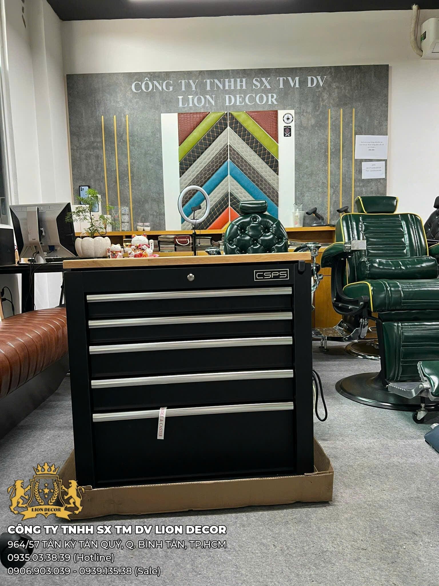 Tủ Cạnh Gương Barber CSPS 5 Ngăn Kéo – Mặt Gỗ Cao Cấp 1 tu-dung-cu-barber-chuyen-nghiep.jpg