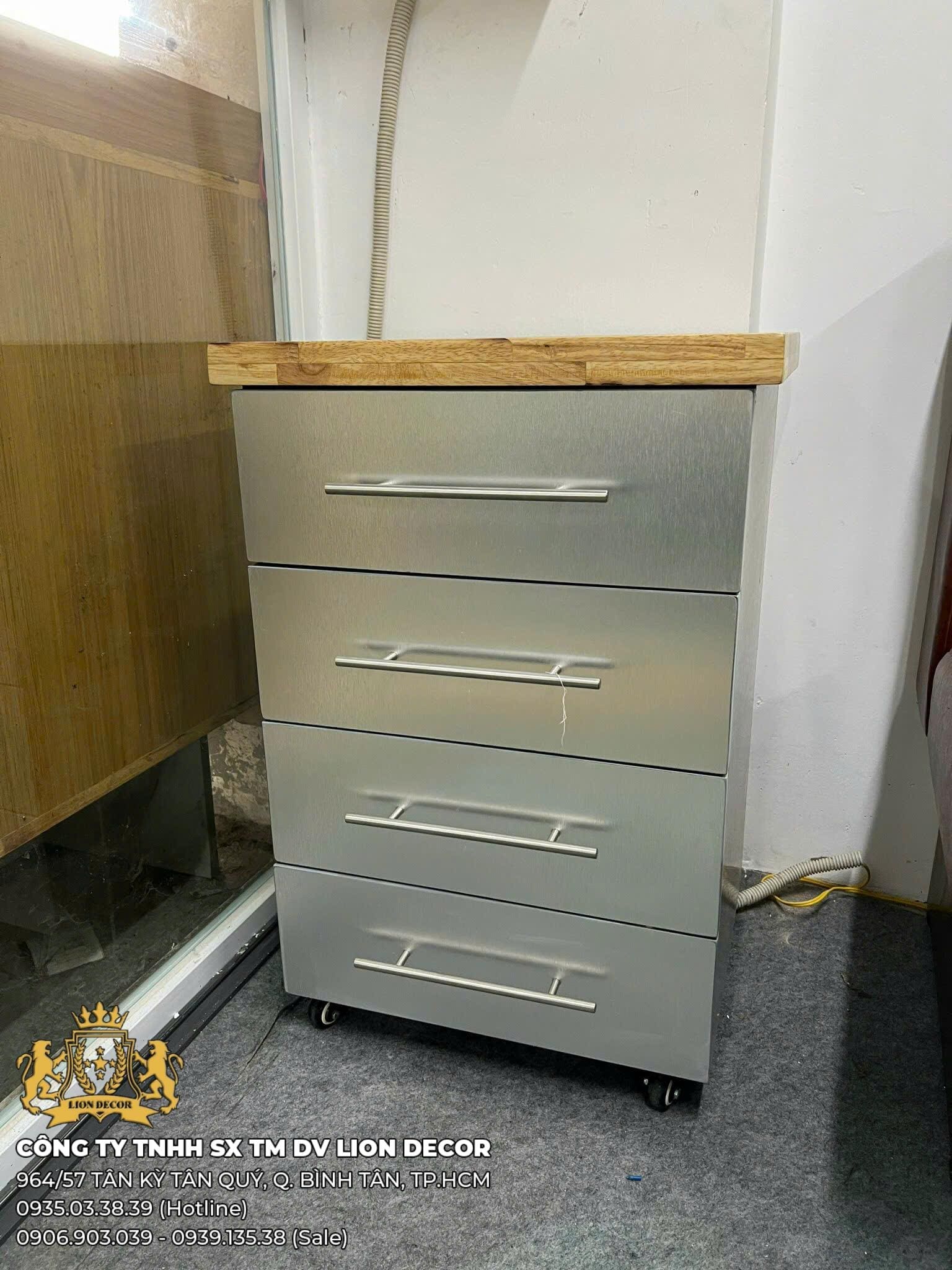 Tủ Cạnh Gương Barber Ngăn Kéo Hiện Đại – Thiết Kế Theo Yêu Cầu 4 tu-dung-cu-barber-chuyen-nghiep.jpg