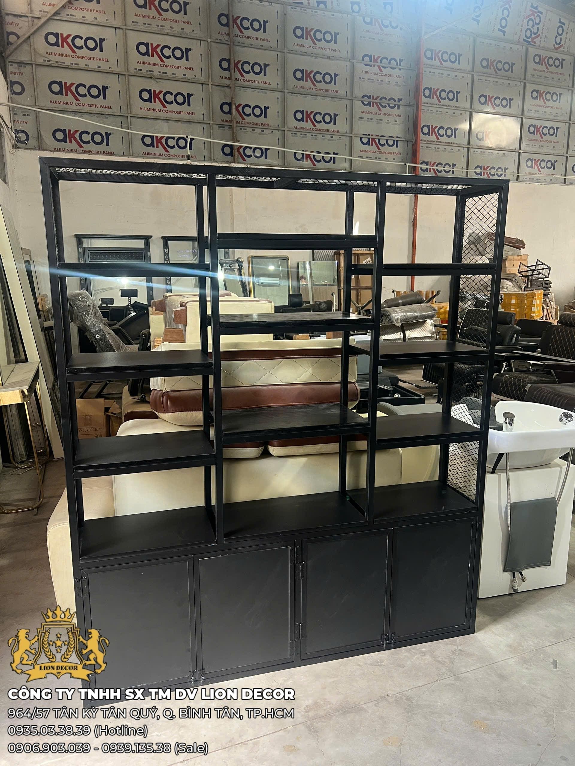 Tủ Trưng Bày Barber Khung Sắt Kệ Kính – Thiết Kế Theo Yêu Cầu 1 ke-trung-bay-hoa-chat-tu-trung-bay