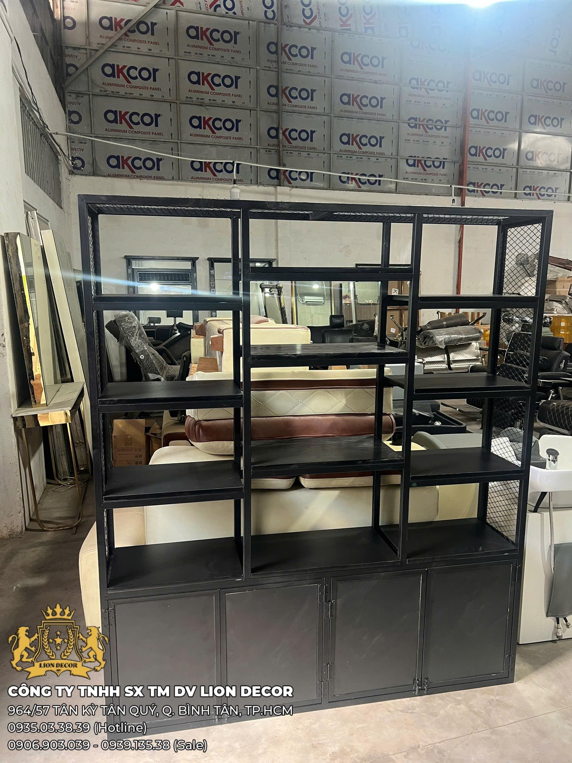 Tủ Trưng Bày Barber Khung Sắt Kệ Kính – Thiết Kế Theo Yêu Cầu 4 ke-trung-bay-hoa-chat-tu-trung-bay