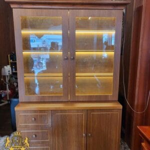 Tủ Trưng Bày Barber Cổ Điển 2 Tầng Có LED – Thiết Kế Theo Yêu Cầu